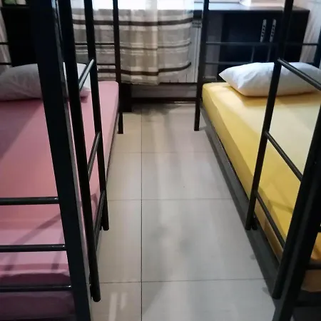 Hostel Bf Pochaina Metro Station *